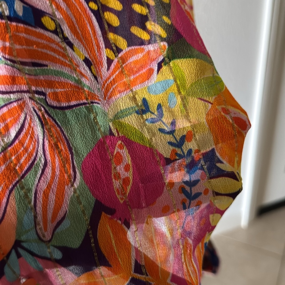 Colorful Floral Women's Blouse
Small little call out as showing in the photos - Picture 4 of 9